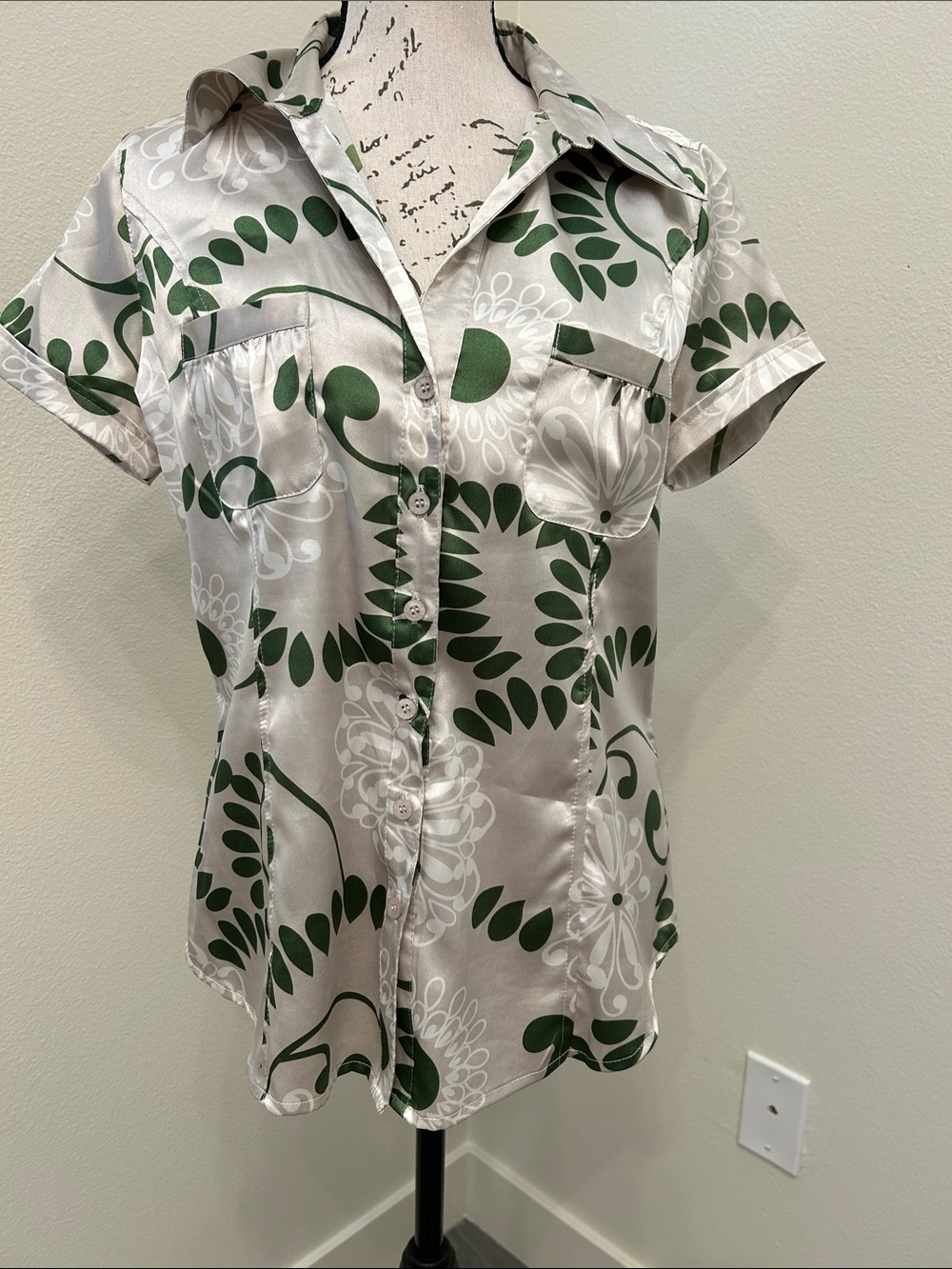 BCBG Maxazria Floral Short-Sleeve Satiny Button-Down Shirt